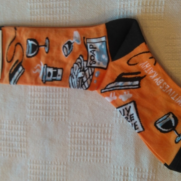 Primatives by Kathy LoL "Mom life is the best" socks - Picture 6 of 10